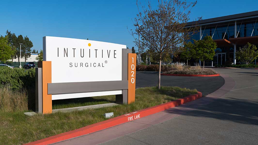 intuitive-surgical-dives-as-new-system-rumors-flop;-inmode-also-skids