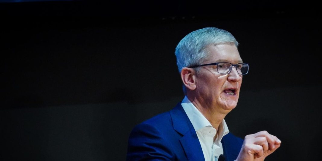 apple-ceo-tim-cook-to-take-a-40%-pay-cut-this-year